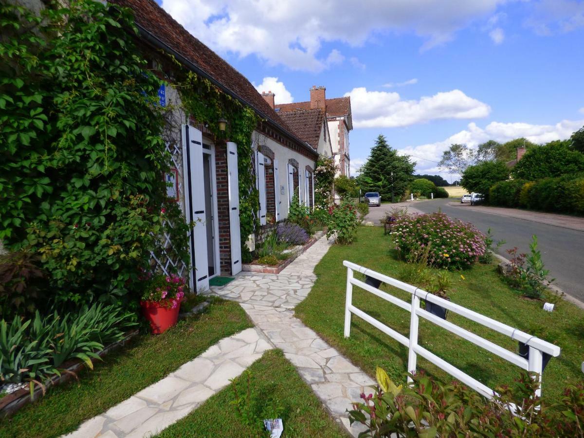 Chambres D'Hotes Les Muscaris Feins-en-Gatinais Exterior foto